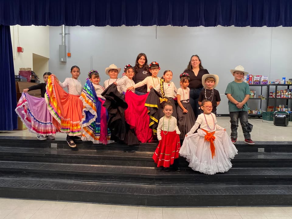 Miller folklorico dancers